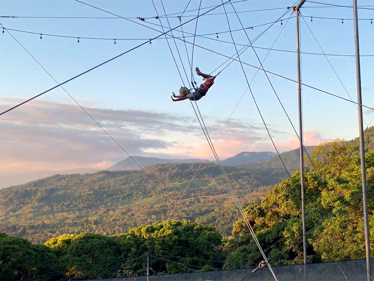 Flying In The Trapeze – Costa Rica